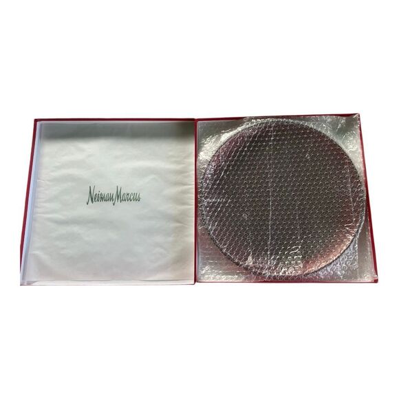 Neiman Marcus Rare 2017 Collectable Glass Christmas Platter Red New - Picture 3 of 4